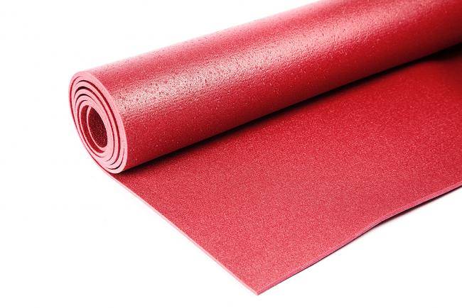 Купить коврик для йоги Yin-Yang Studio красный.